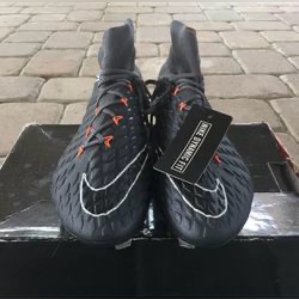 Nike cleats - Picture 2 of 5